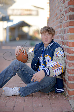 2024-11-01 Vinny Ross Senior pics Downtown Parkville__JAE3975