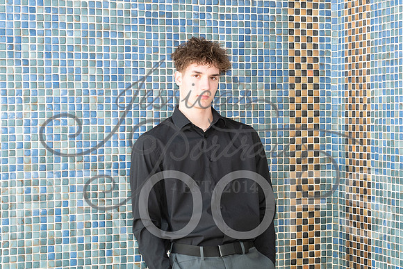 2025-02-01 Stephanie Butler Zayden's Senior Pics Downtown KC_Z63_0843
