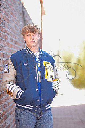 2024-11-01 Vinny Ross Senior pics Downtown Parkville__JAE3964