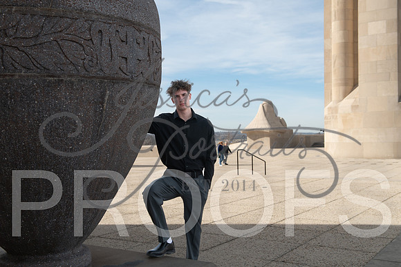 2025-02-01 Stephanie Butler Zayden's Senior Pics Downtown KC_Z63_0828