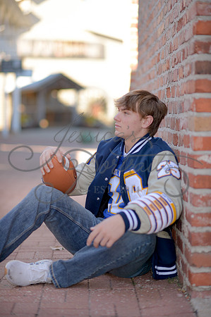2024-11-01 Vinny Ross Senior pics Downtown Parkville__JAE3981