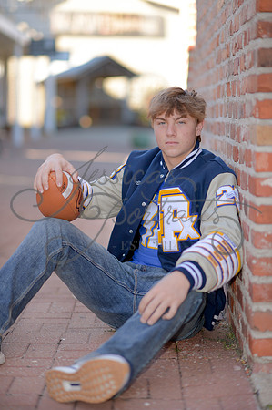 2024-11-01 Vinny Ross Senior pics Downtown Parkville__JAE3969