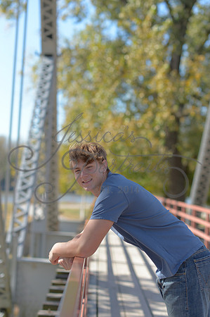 2024-11-01 Vinny Ross Senior pics Downtown Parkville__JAE4041