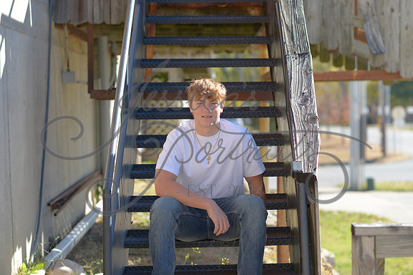 2024-11-01 Vinny Ross Senior pics Downtown Parkville__JAE4004