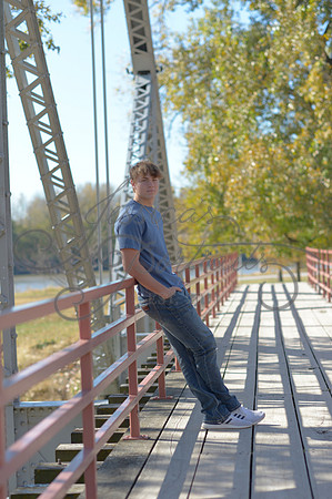 2024-11-01 Vinny Ross Senior pics Downtown Parkville__JAE4050