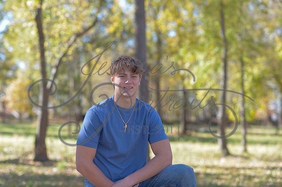 2024-11-01 Vinny Ross Senior pics Downtown Parkville__JAE4028