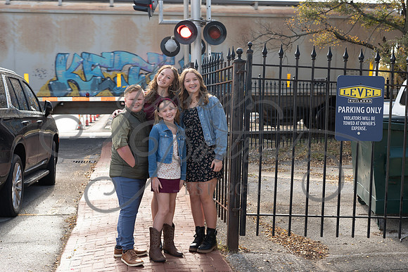 2025-11-08 Laura Rogers at Downtown Parkville_DSC_0878