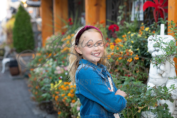 2025-11-08 Laura Rogers at Downtown Parkville_DSC_0932