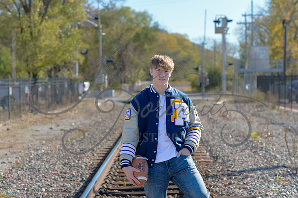 2024-11-01 Vinny Ross Senior pics Downtown Parkville__JAE3938