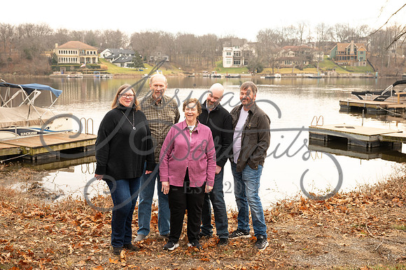 2025-12-27 Amy Schaefer and extended family_DSC_0438