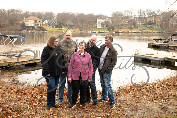 2025-12-27 Amy Schaefer and extended family_DSC_0440