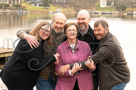 2025-12-27 Amy Schaefer and extended family_DSC_0442