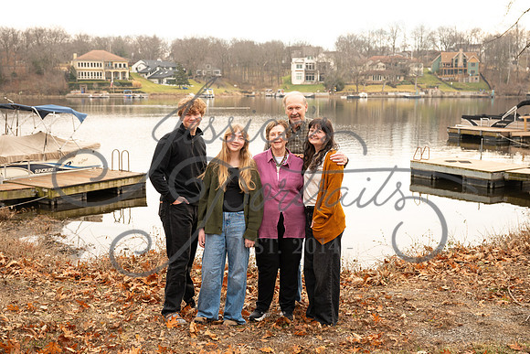 2025-12-27 Amy Schaefer and extended family_DSC_0447