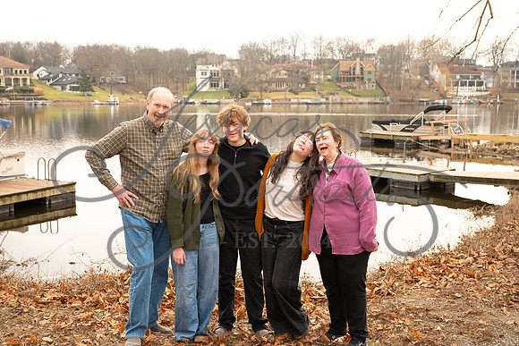2025-12-27 Amy Schaefer and extended family_DSC_0451