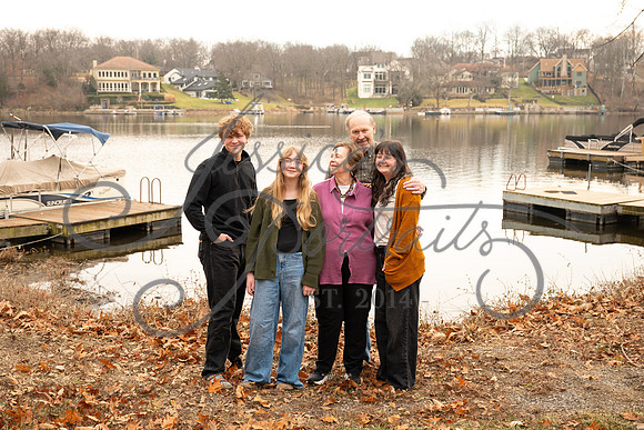 2025-12-27 Amy Schaefer and extended family_DSC_0450