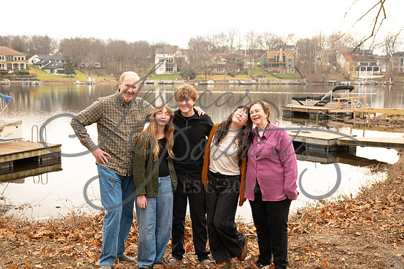 2025-12-27 Amy Schaefer and extended family_DSC_0452