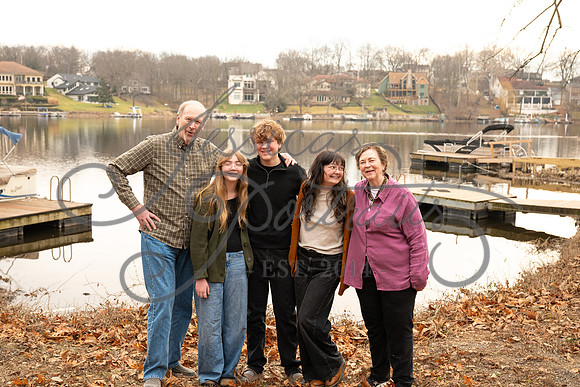 2025-12-27 Amy Schaefer and extended family_DSC_0456