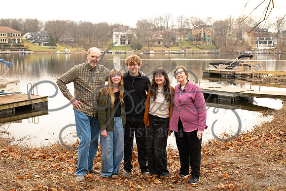 2025-12-27 Amy Schaefer and extended family_DSC_0458