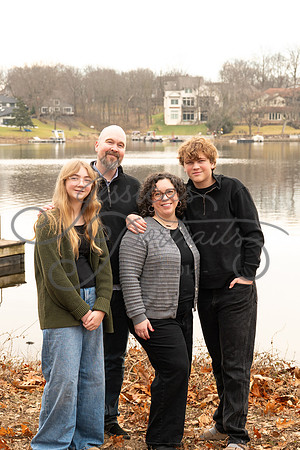 2025-12-27 Amy Schaefer and extended family_DSC_0461