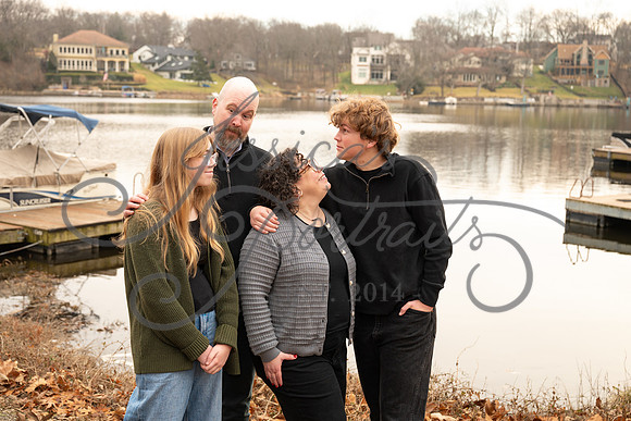 2025-12-27 Amy Schaefer and extended family_DSC_0470
