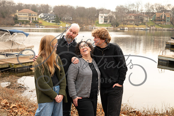 2025-12-27 Amy Schaefer and extended family_DSC_0471