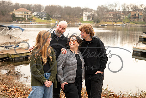 2025-12-27 Amy Schaefer and extended family_DSC_0472
