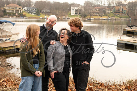 2025-12-27 Amy Schaefer and extended family_DSC_0476
