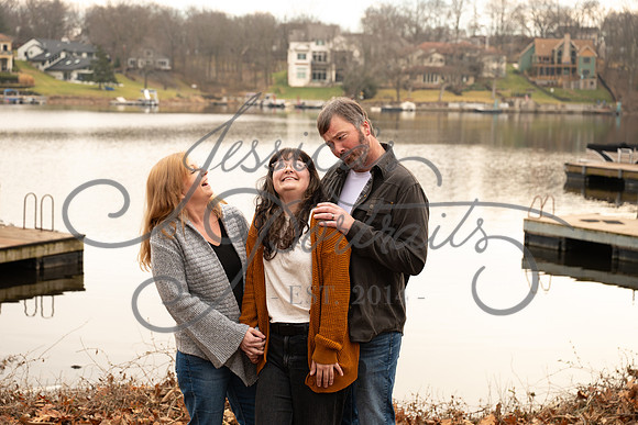 2025-12-27 Amy Schaefer and extended family_DSC_0483