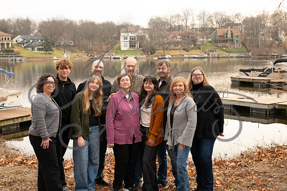 2025-12-27 Amy Schaefer and extended family_DSC_0514