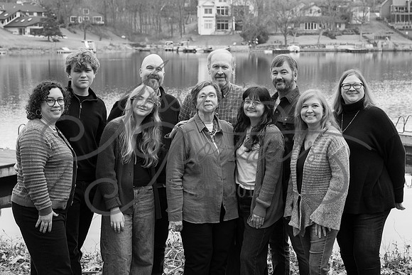 2025-12-27 Amy Schaefer and extended family_DSC_0516
