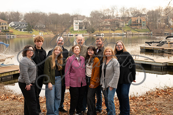 2025-12-27 Amy Schaefer and extended family_DSC_0515