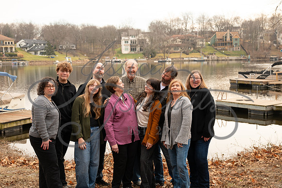 2025-12-27 Amy Schaefer and extended family_DSC_0518