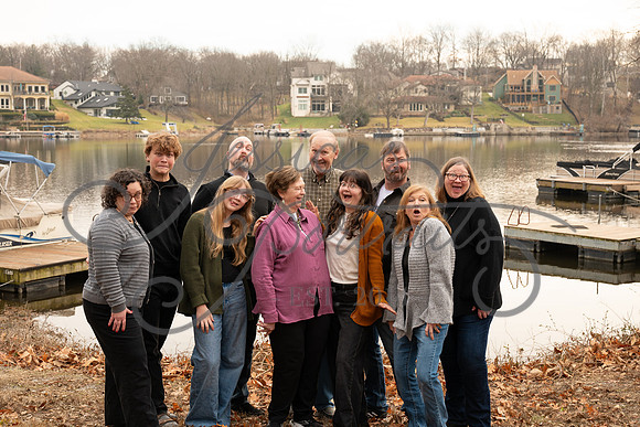 2025-12-27 Amy Schaefer and extended family_DSC_0519