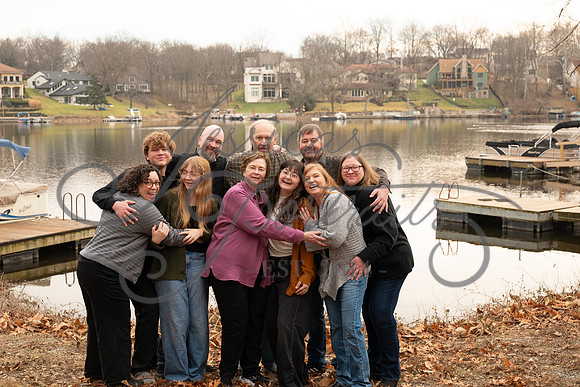 2025-12-27 Amy Schaefer and extended family_DSC_0522