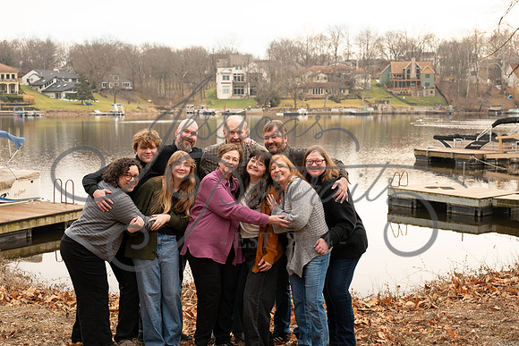 2025-12-27 Amy Schaefer and extended family_DSC_0525