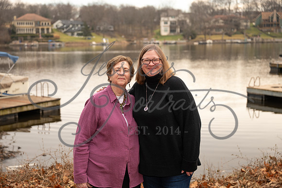 2025-12-27 Amy Schaefer and extended family_DSC_0539