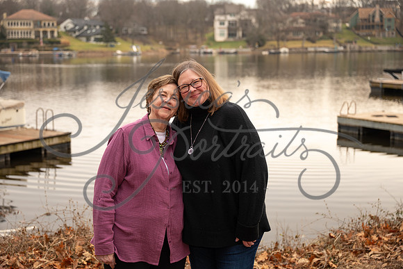 2025-12-27 Amy Schaefer and extended family_DSC_0541