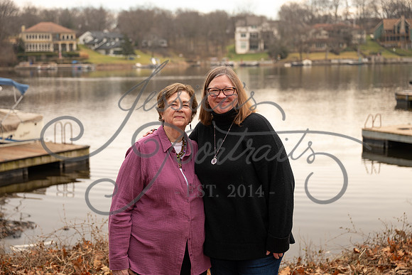 2025-12-27 Amy Schaefer and extended family_DSC_0540