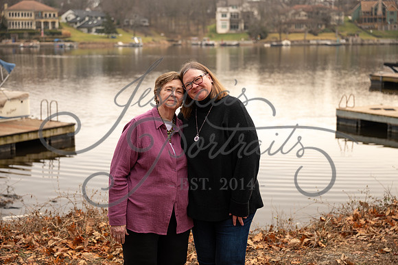 2025-12-27 Amy Schaefer and extended family_DSC_0543