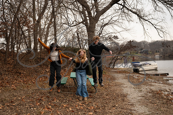 2025-12-27 Amy Schaefer and extended family_DSC_0552