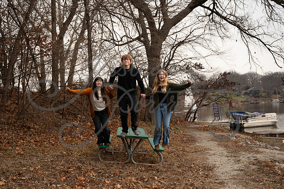 2025-12-27 Amy Schaefer and extended family_DSC_0555