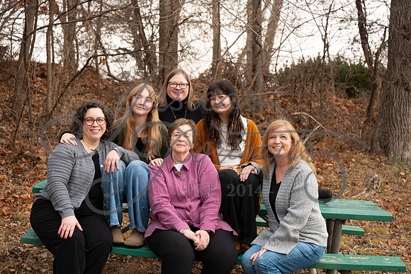 2025-12-27 Amy Schaefer and extended family_DSC_0564