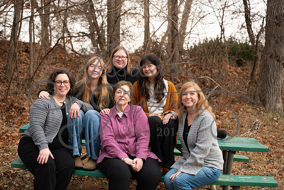 2025-12-27 Amy Schaefer and extended family_DSC_0565
