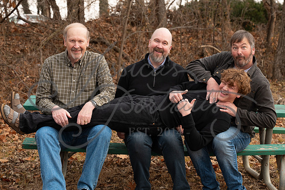 2025-12-27 Amy Schaefer and extended family_DSC_0567