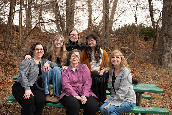 2025-12-27 Amy Schaefer and extended family_DSC_0566