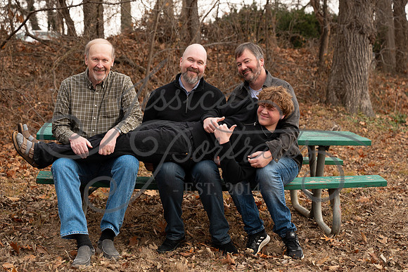 2025-12-27 Amy Schaefer and extended family_DSC_0572