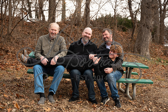 2025-12-27 Amy Schaefer and extended family_DSC_0573