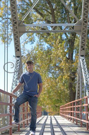 2024-11-01 Vinny Ross Senior pics Downtown Parkville__JAE4061