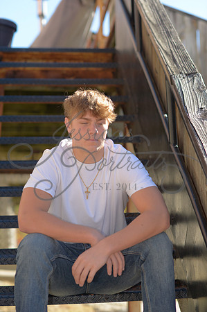 2024-11-01 Vinny Ross Senior pics Downtown Parkville__JAE4011