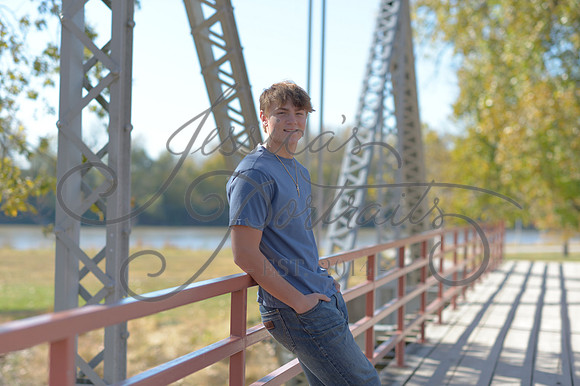 2024-11-01 Vinny Ross Senior pics Downtown Parkville__JAE4054